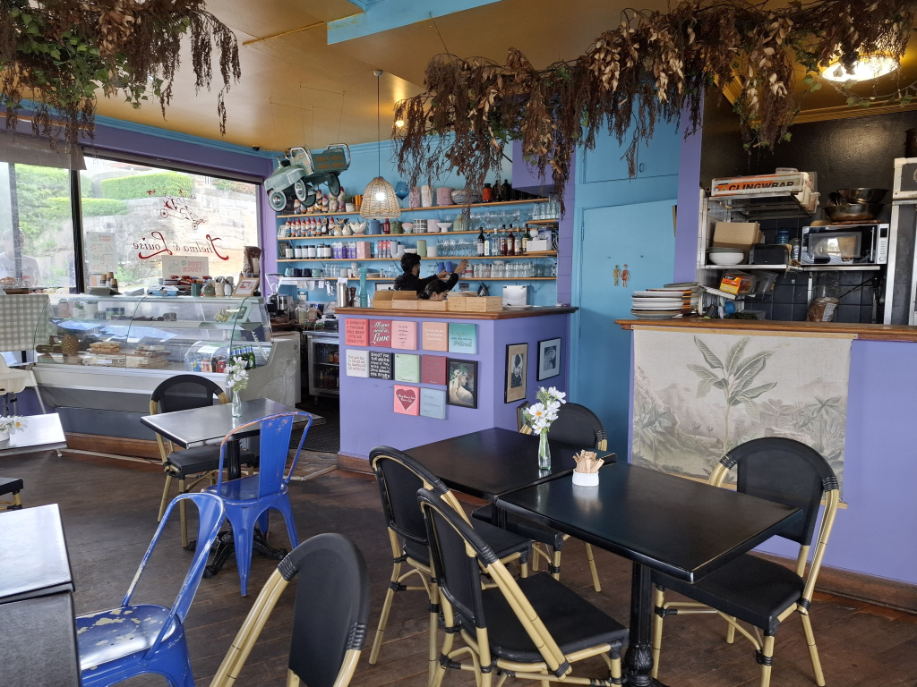 Thelma & Louise at Hayes St Wharf, Neutral Bay